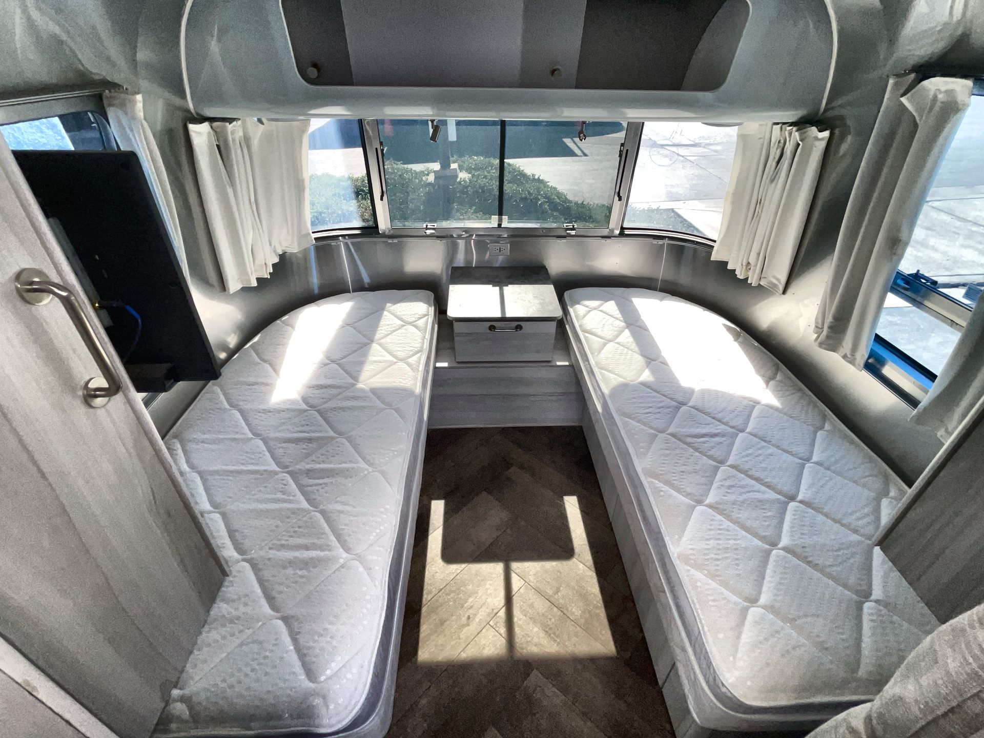 2024 Airstream 27FBT Base