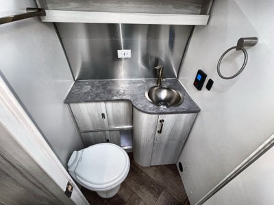 2024 Airstream 27FBT Base