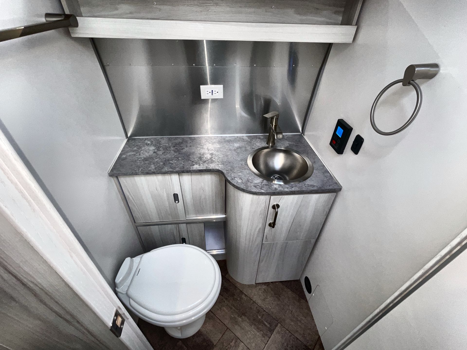 2024 Airstream 27FBT Base