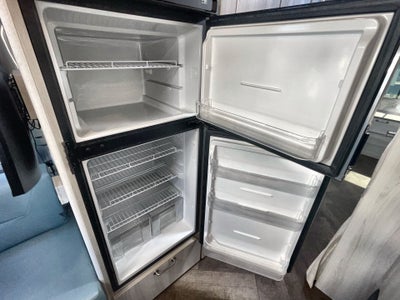 2024 Airstream 27FBT Base