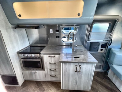 2024 Airstream 27FBT Base