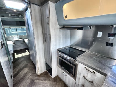 2024 Airstream 27FBT Base