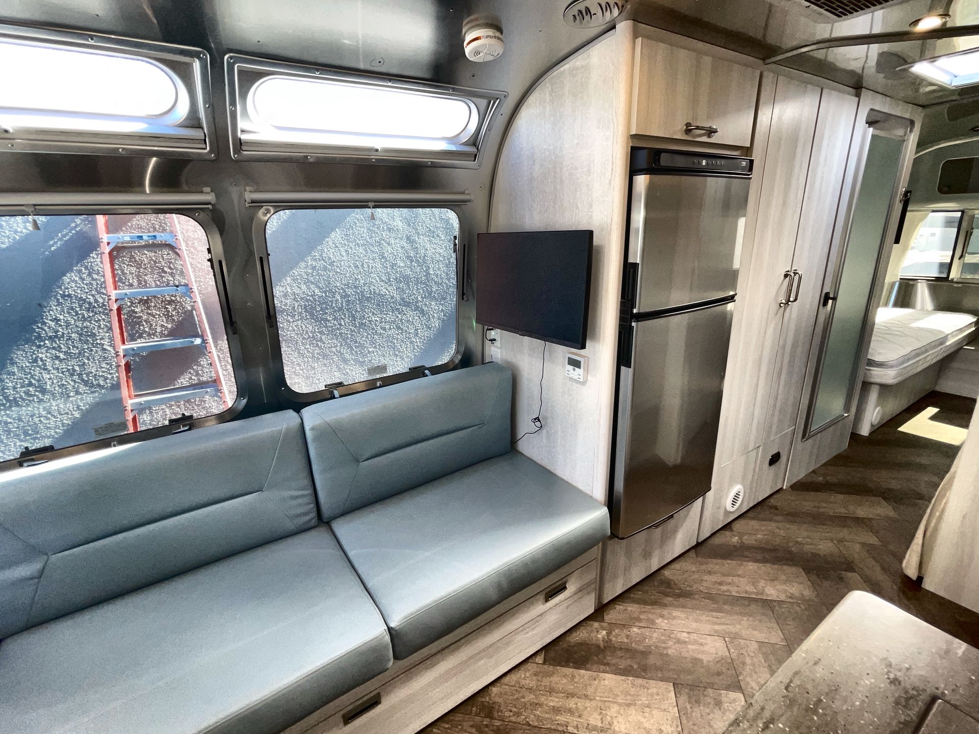 2024 Airstream 27FBT Base