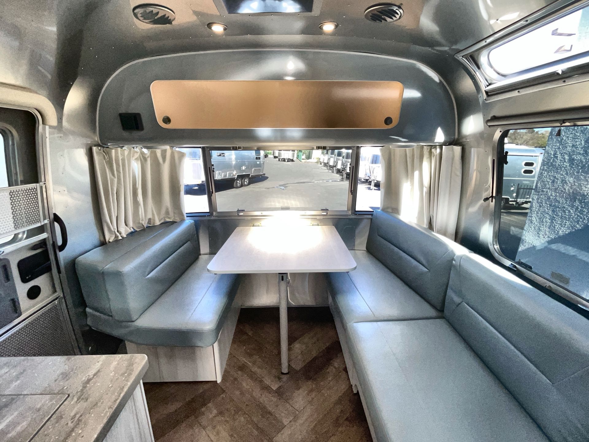 2024 Airstream 27FBT Base