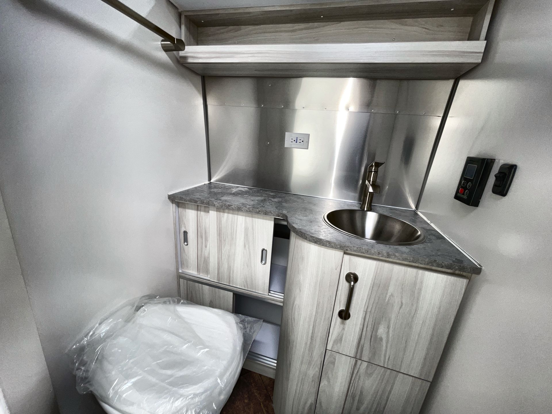 2025 Airstream 27FBT Base