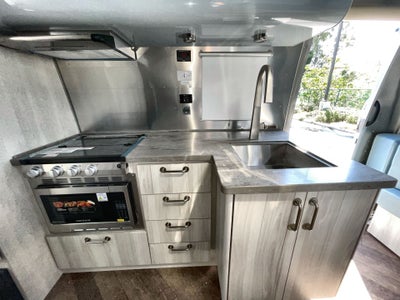 2025 Airstream 27FBT Base