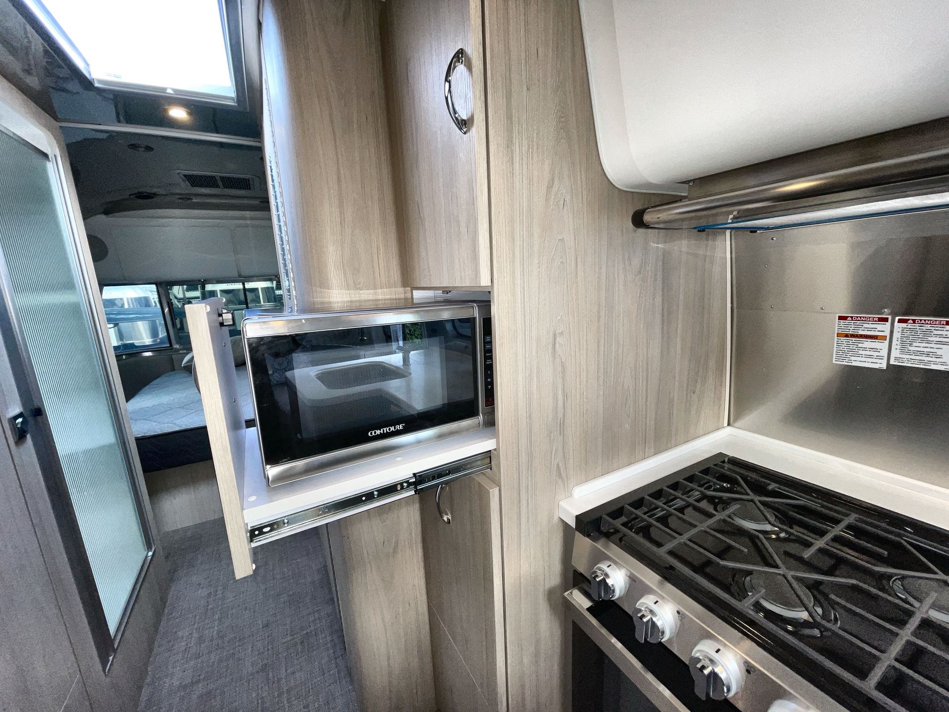 2024 Airstream 27FBQ Base