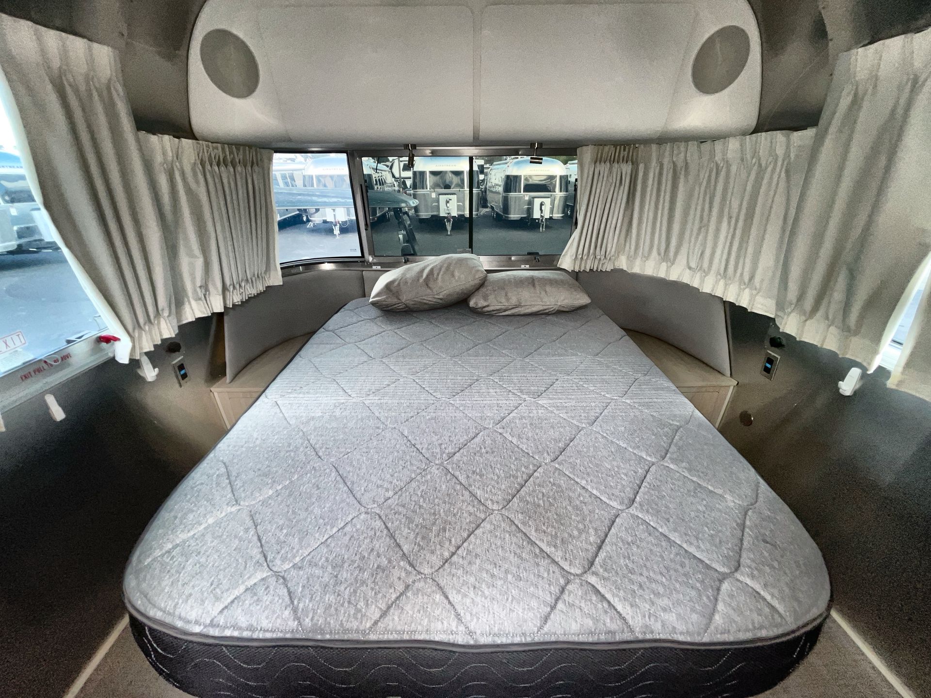 2024 Airstream 27FBQ Base