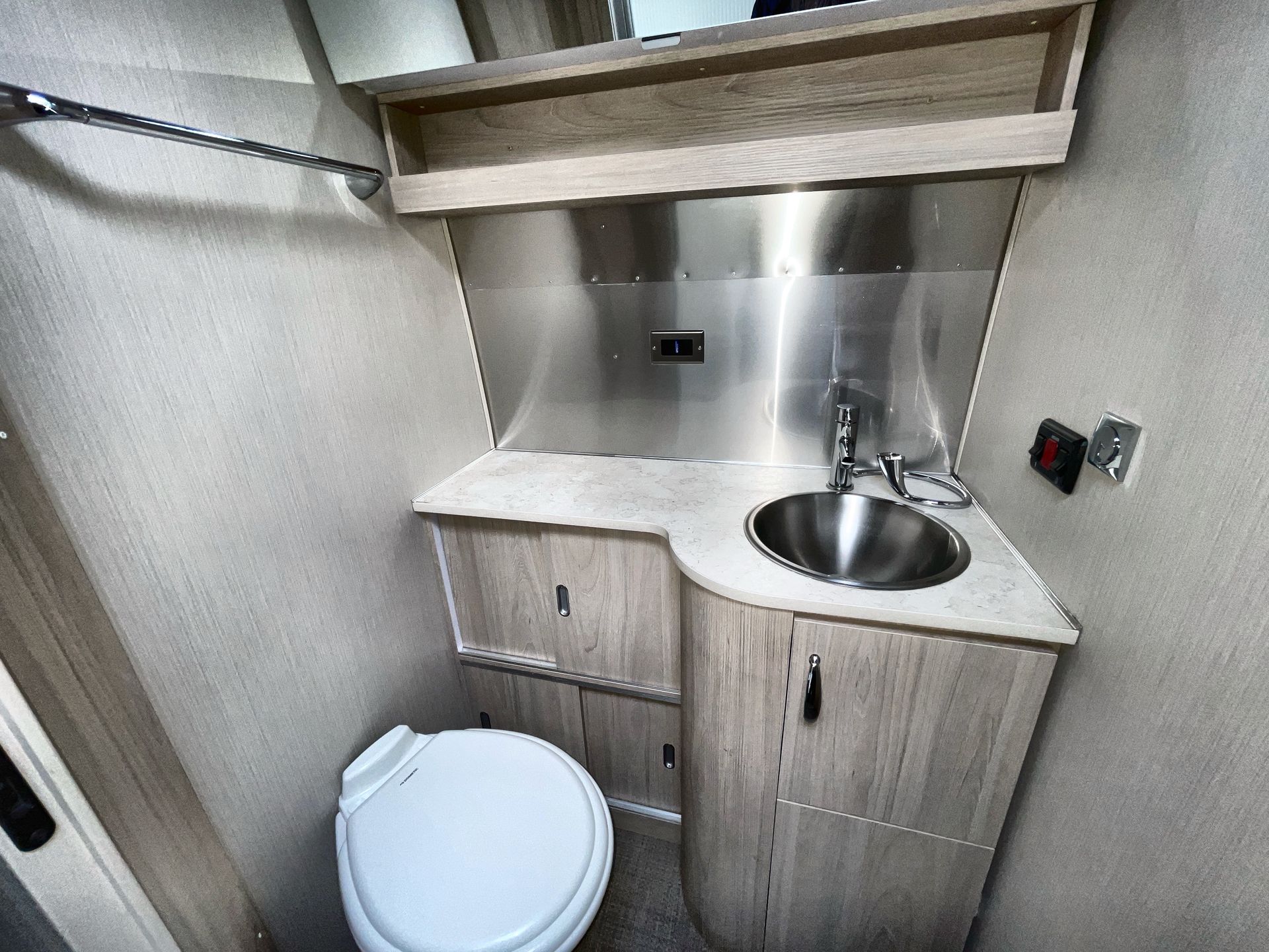 2024 Airstream 27FBQ Base