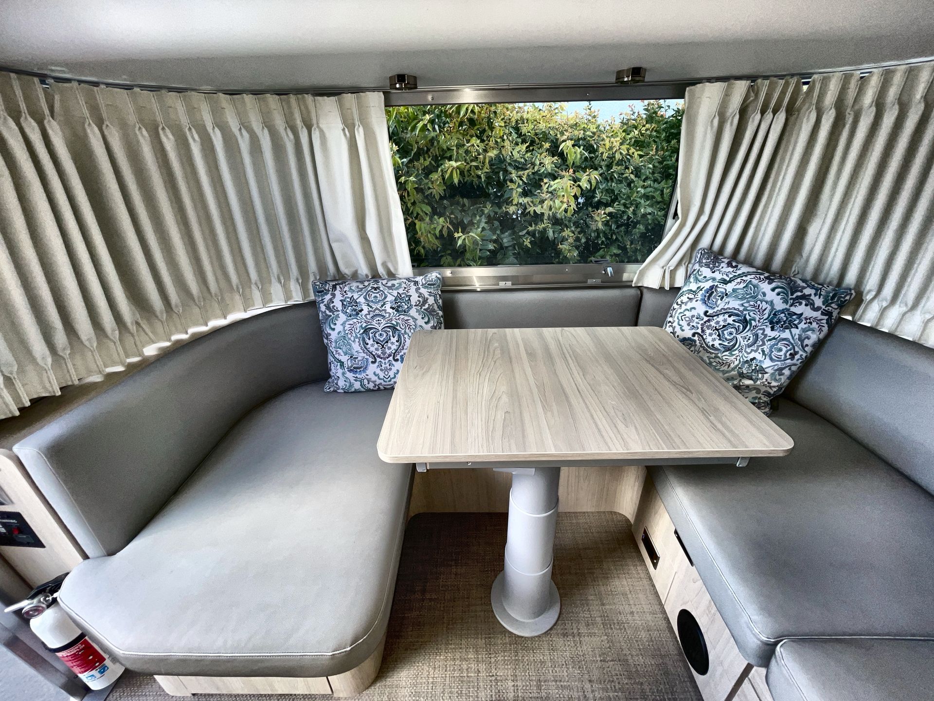 2024 Airstream 27FBQ Base