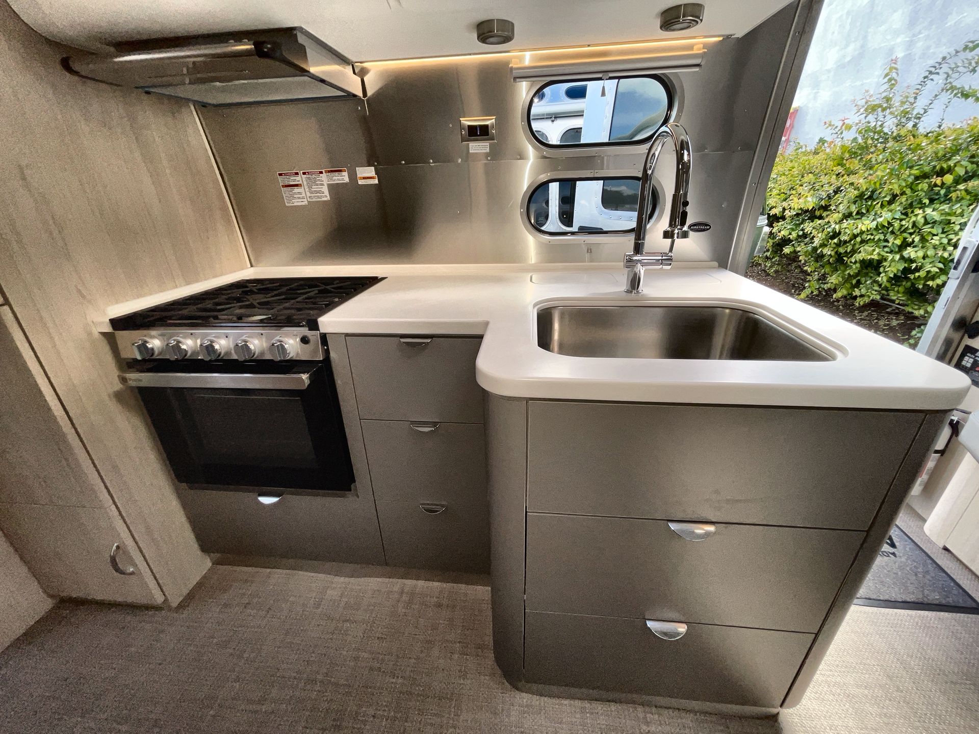 2024 Airstream 27FBQ Base