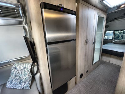 2024 Airstream 27FBQ Base