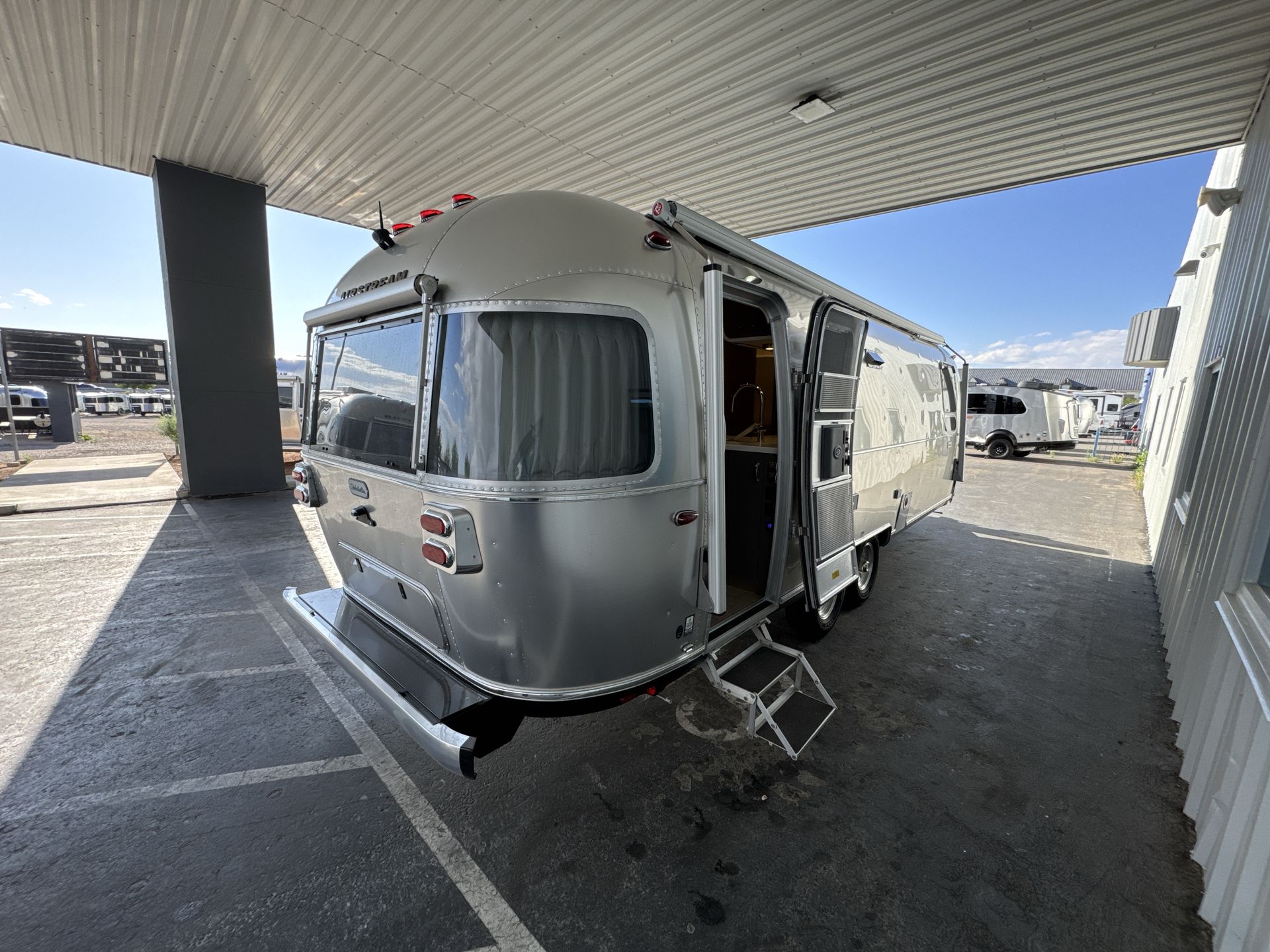 2025 Airstream 27FBQ Base