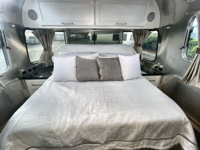 2026 Airstream 33FBQ Base