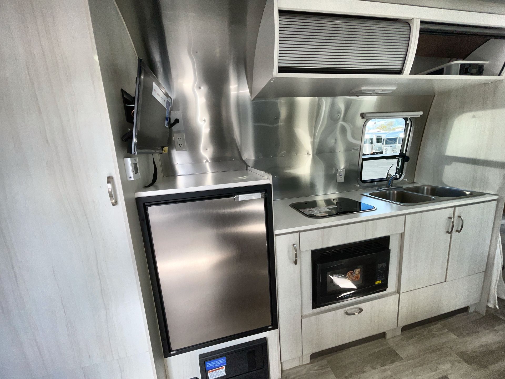 2026 Airstream 22FB Base