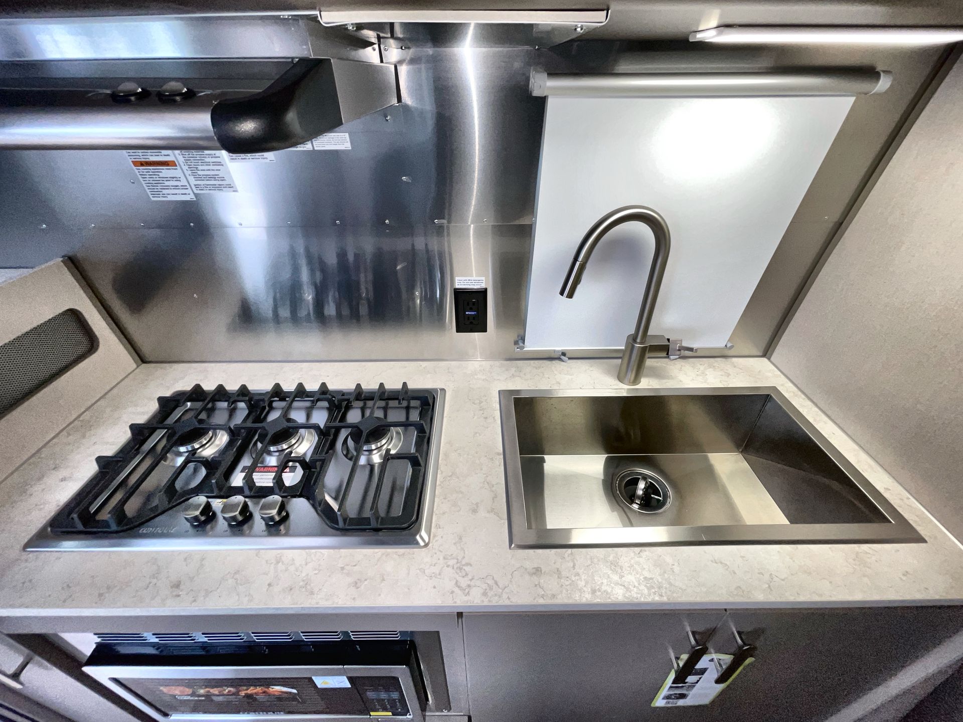 2025 Airstream 22FB Base