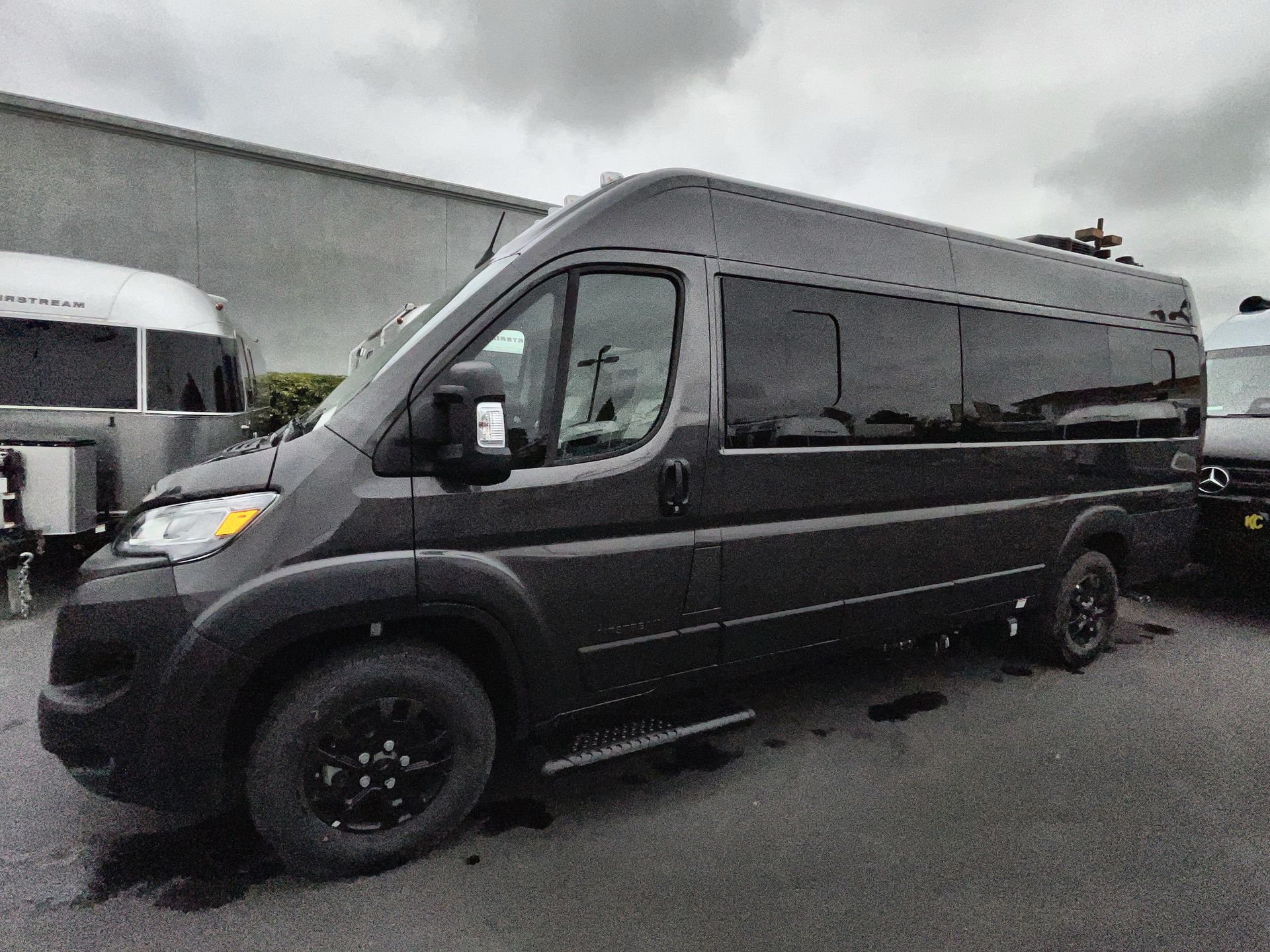 2025 Airstream Rangeline Base