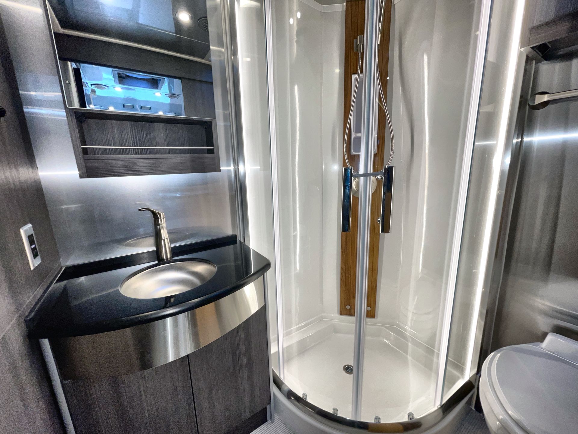 2026 Airstream Murphy Suite Base