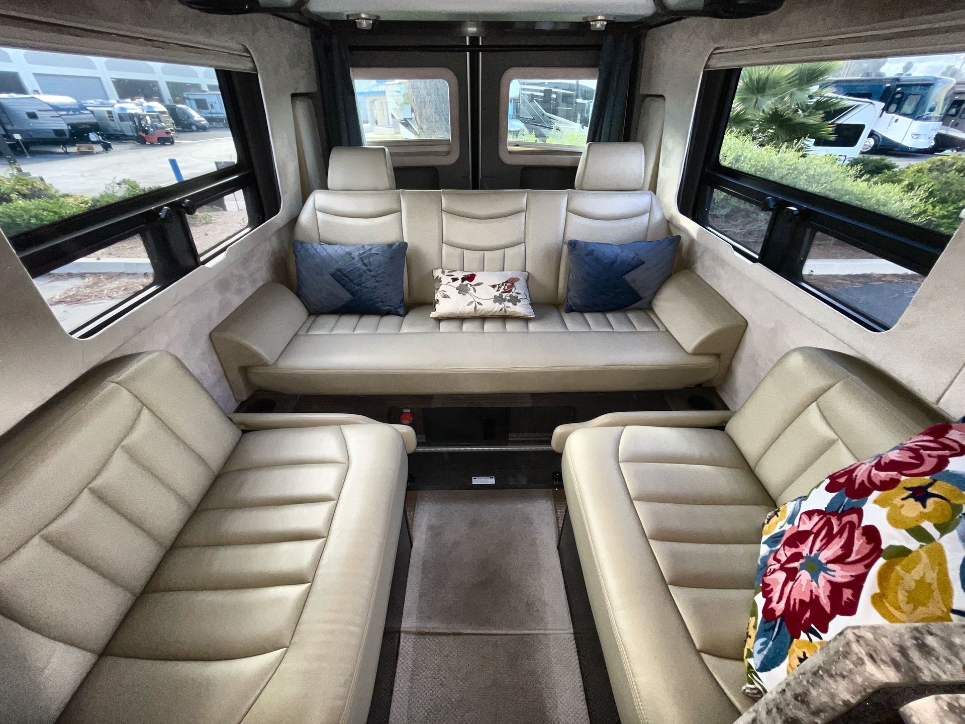 2014 Airstream LOUNGE Base