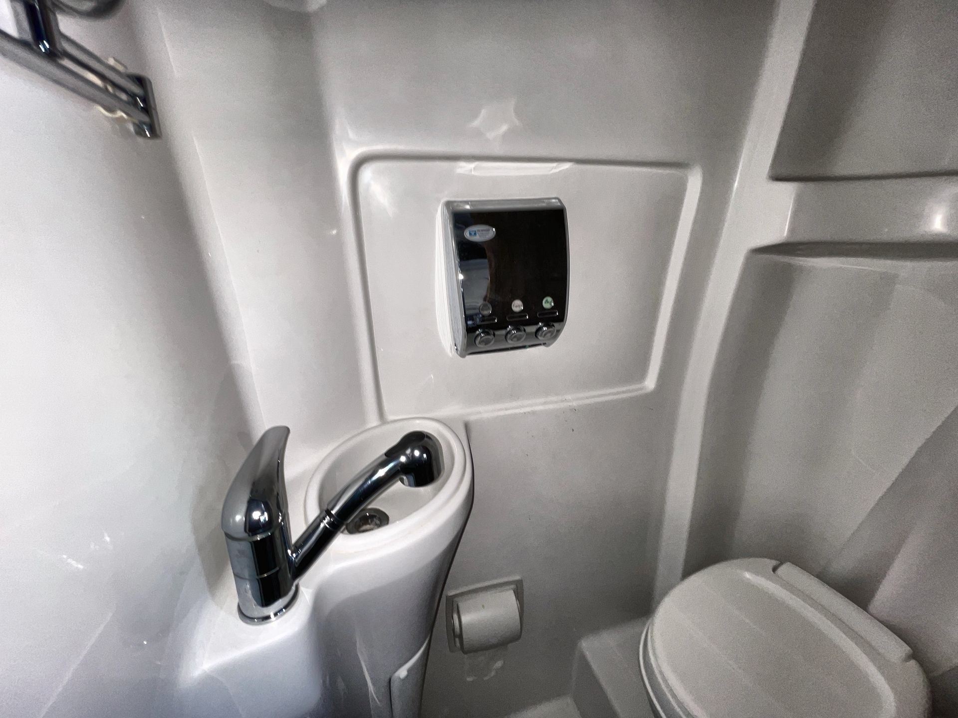 2016 Airstream GRAND TOUR EXT TWIN Base