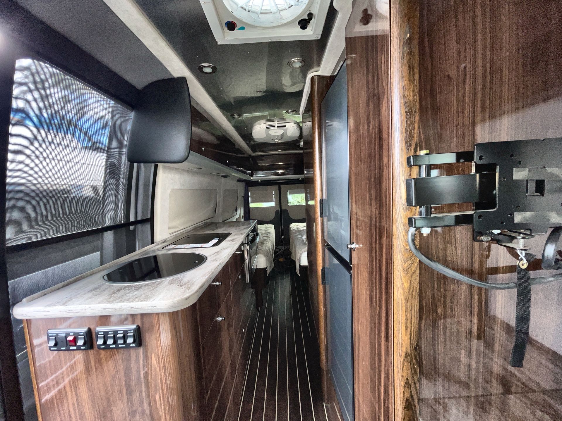 2016 Airstream GRAND TOUR EXT TWIN Base