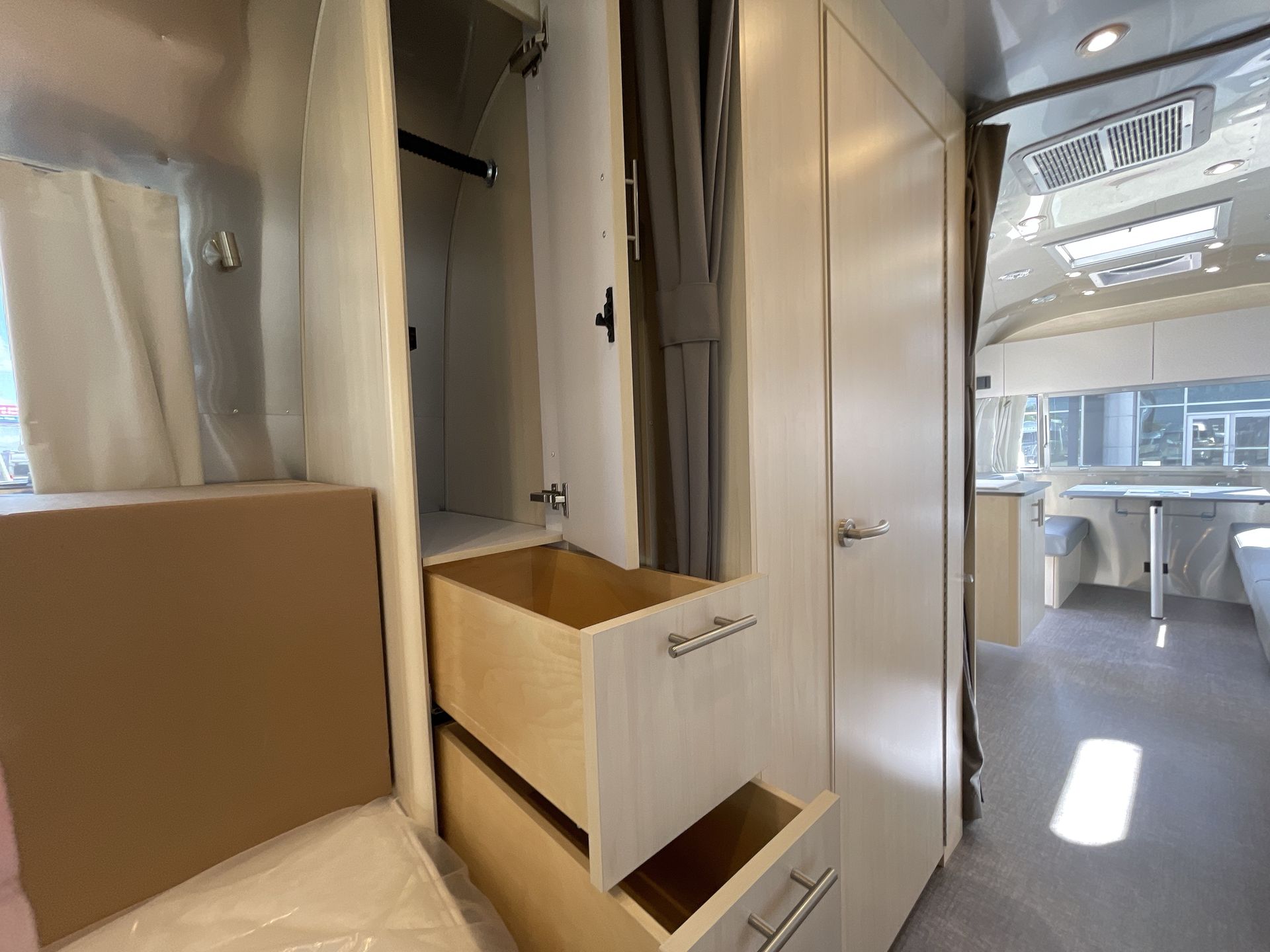 2026 Airstream 25FBQ Base