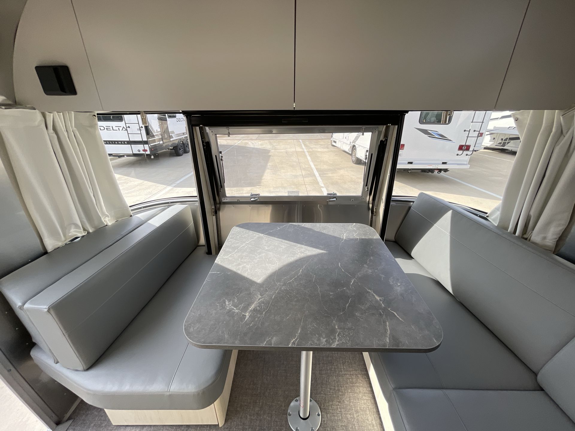 2026 Airstream 25FBT Base