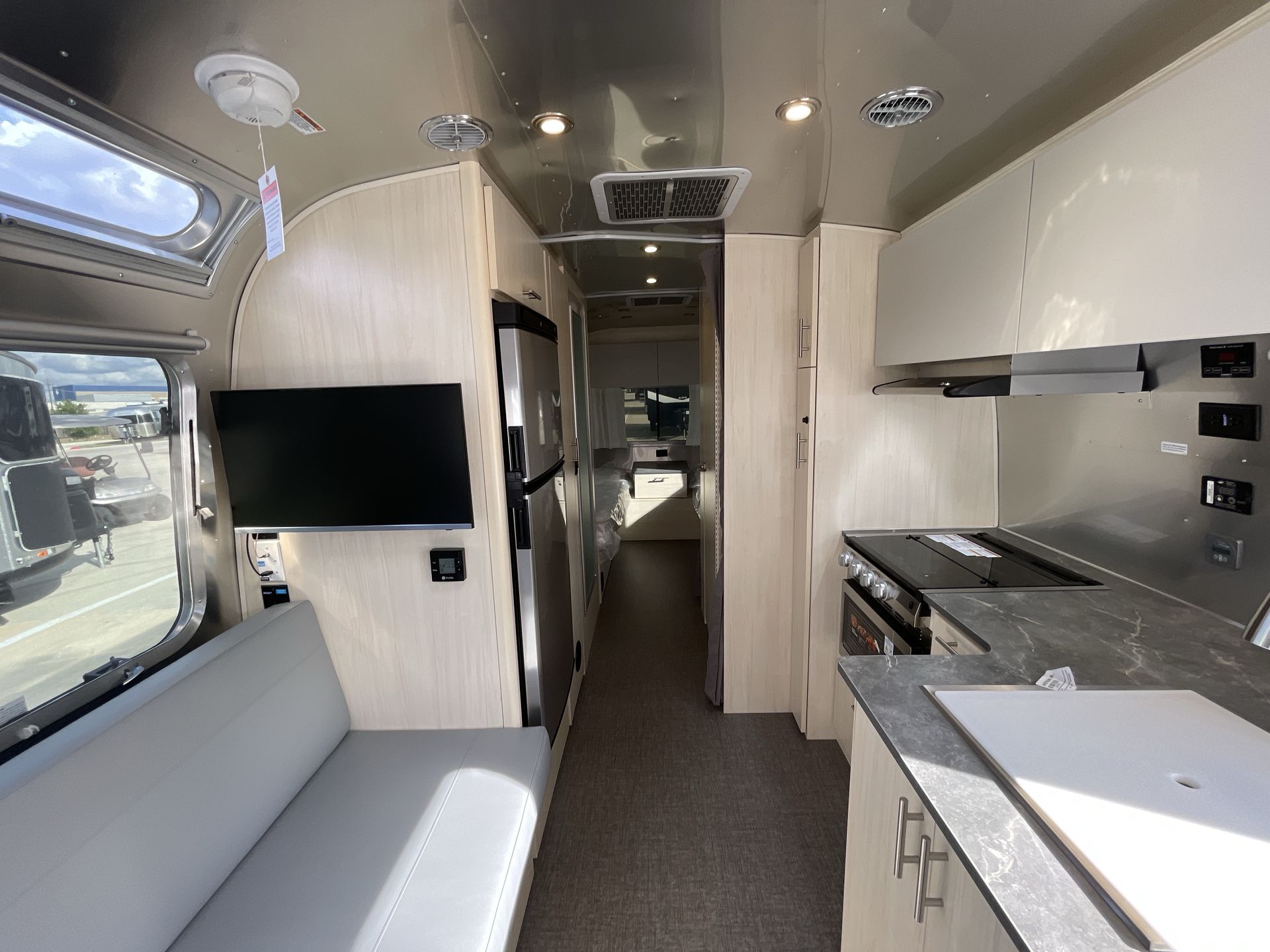 2026 Airstream 25FBT Base