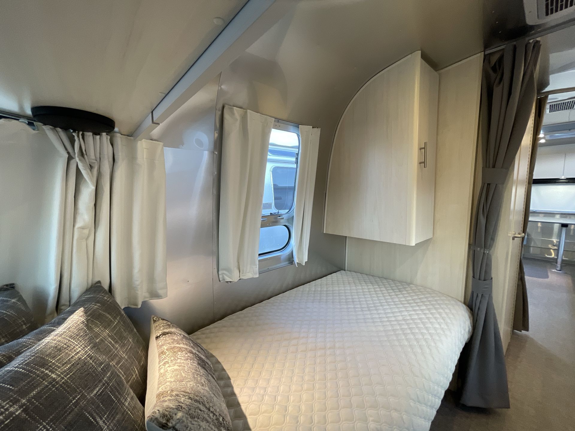 2026 Airstream 25FBT Base
