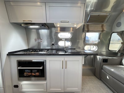 2026 Airstream 28RBT Base