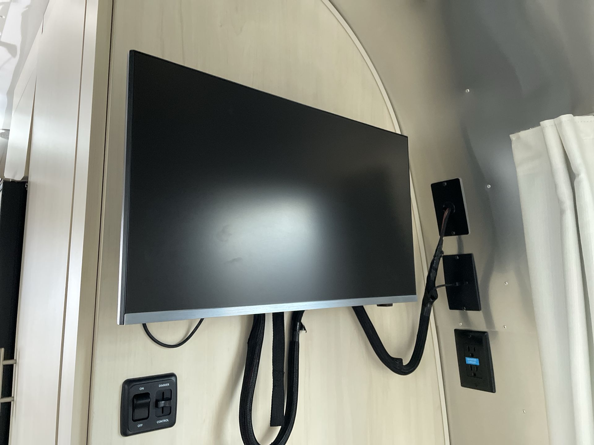 2026 Airstream 23FBQ Base