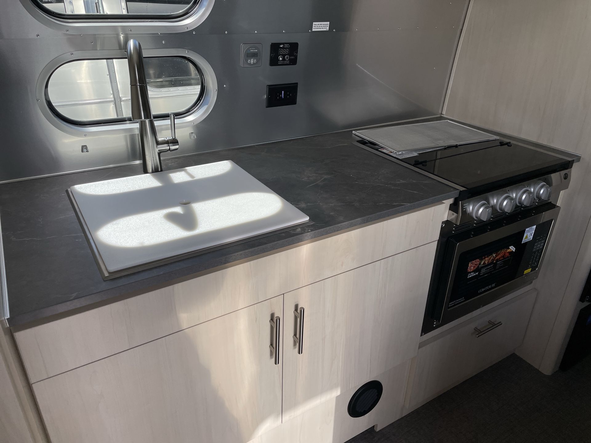 2026 Airstream 23FBQ Base
