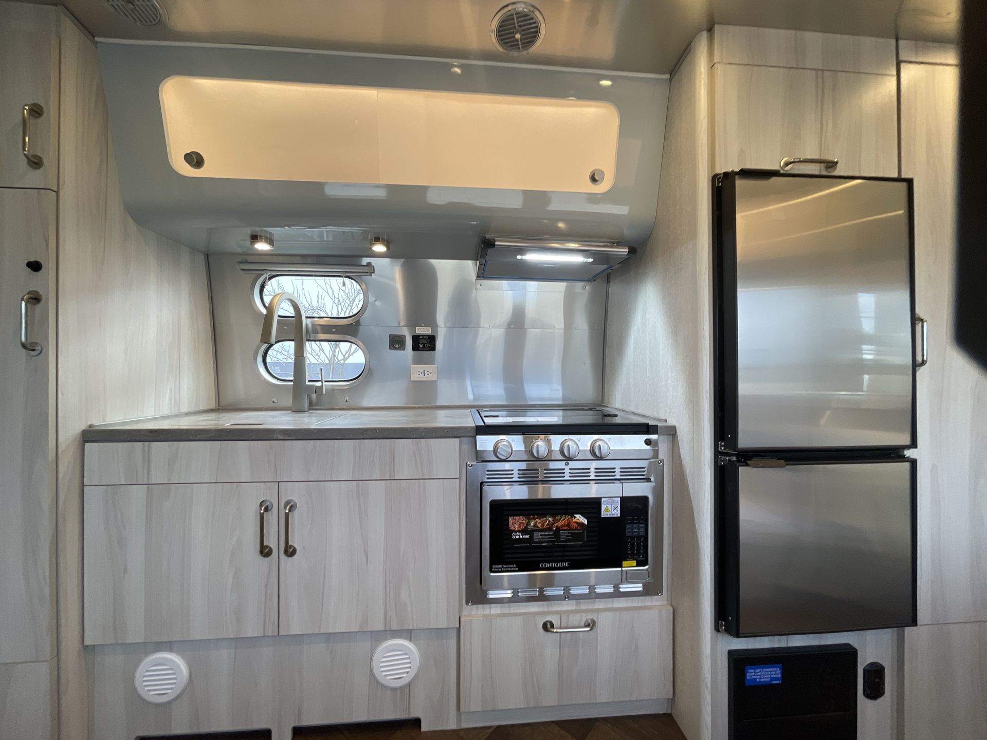2026 Airstream 23FBT Base