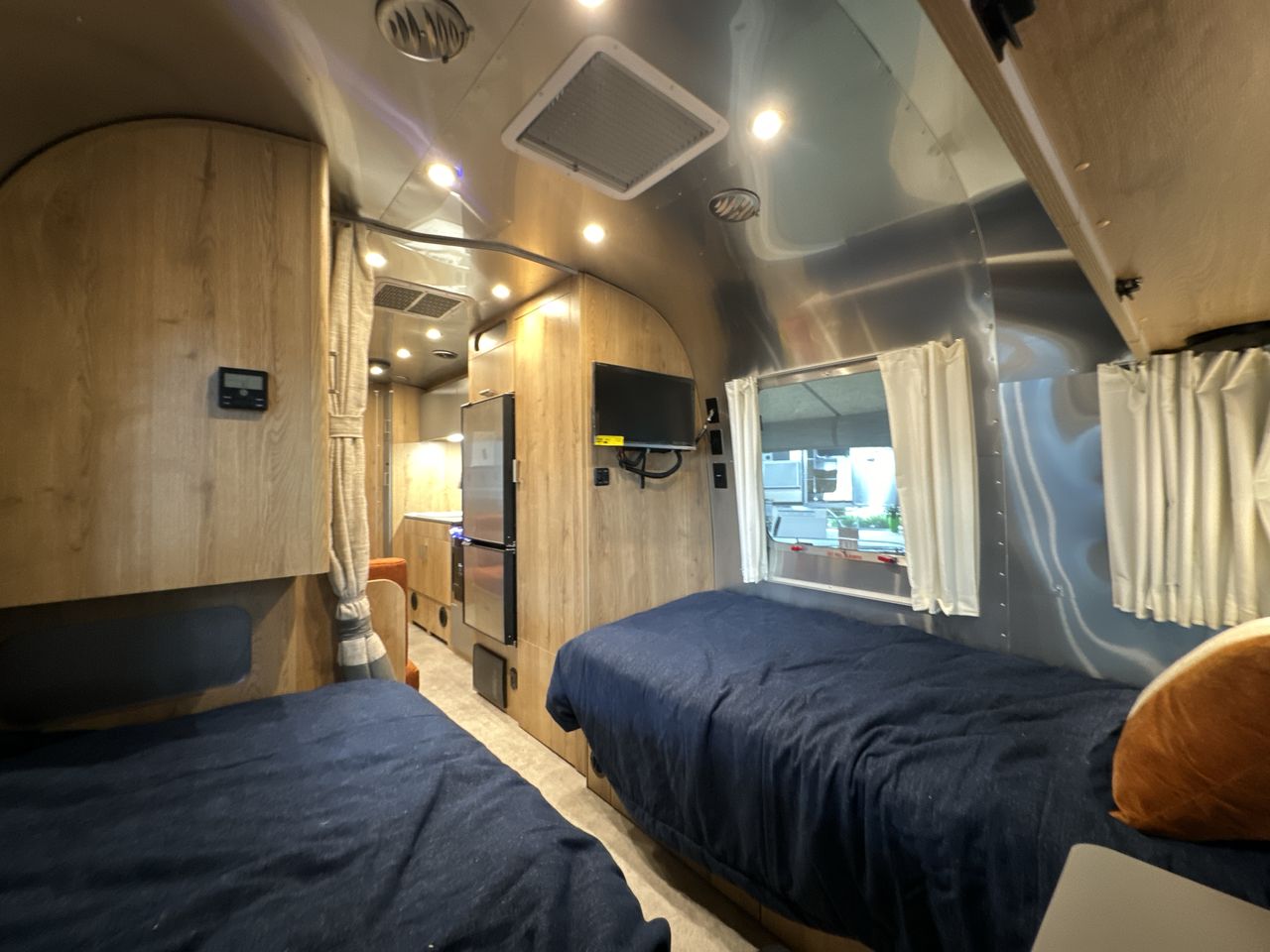 2026 Airstream 23FBT Base