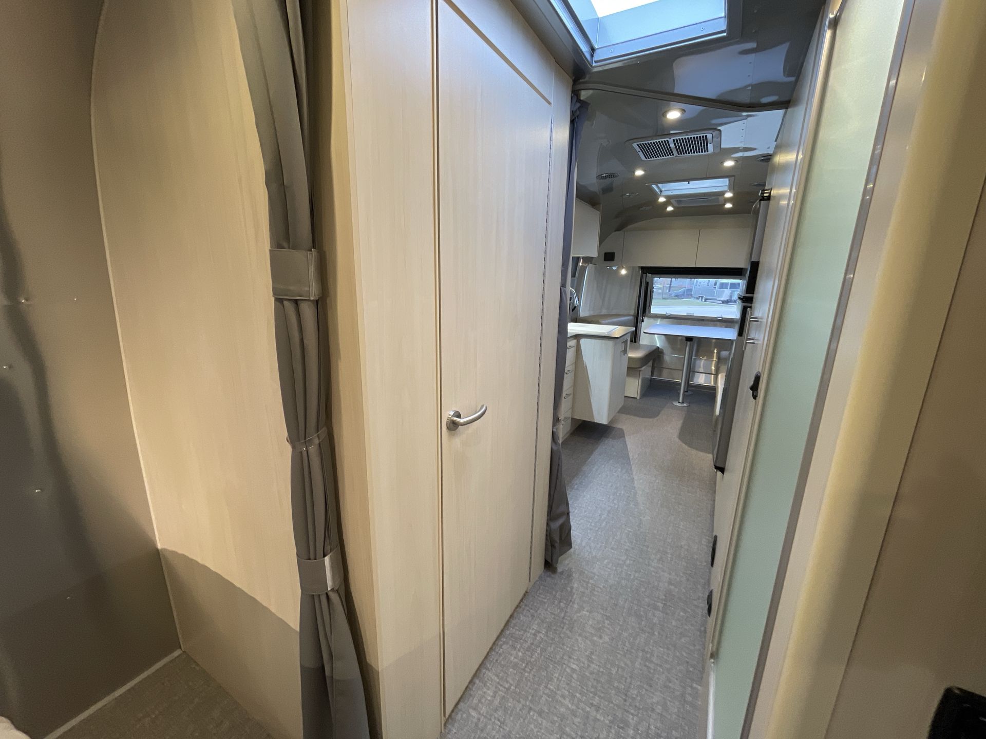 2026 Airstream 27FBQ Base