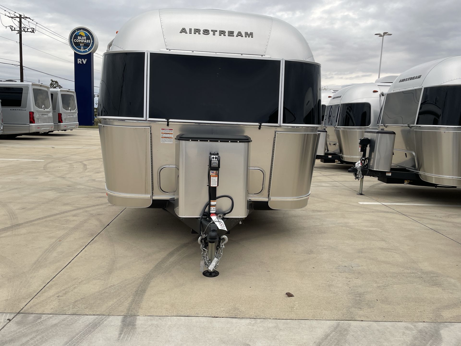 2026 Airstream 27FBQ Base