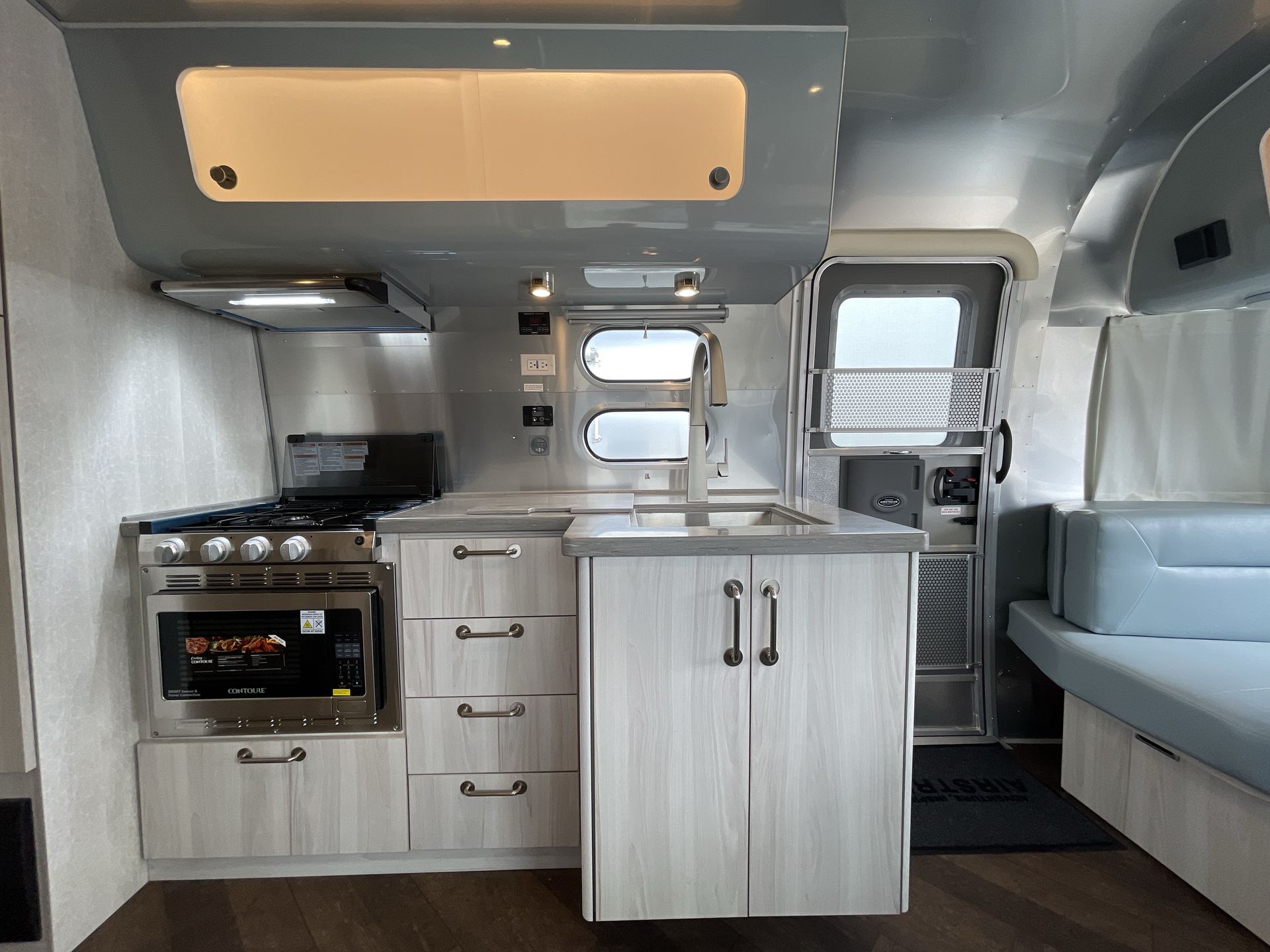 2026 Airstream 27FBQ Base