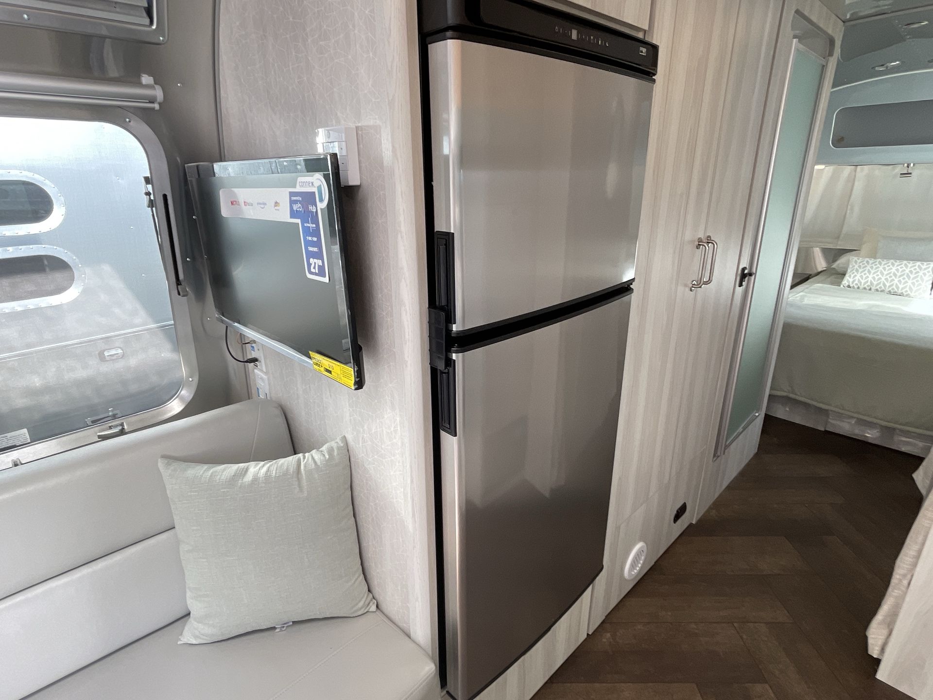 2026 Airstream 27FBQ Base