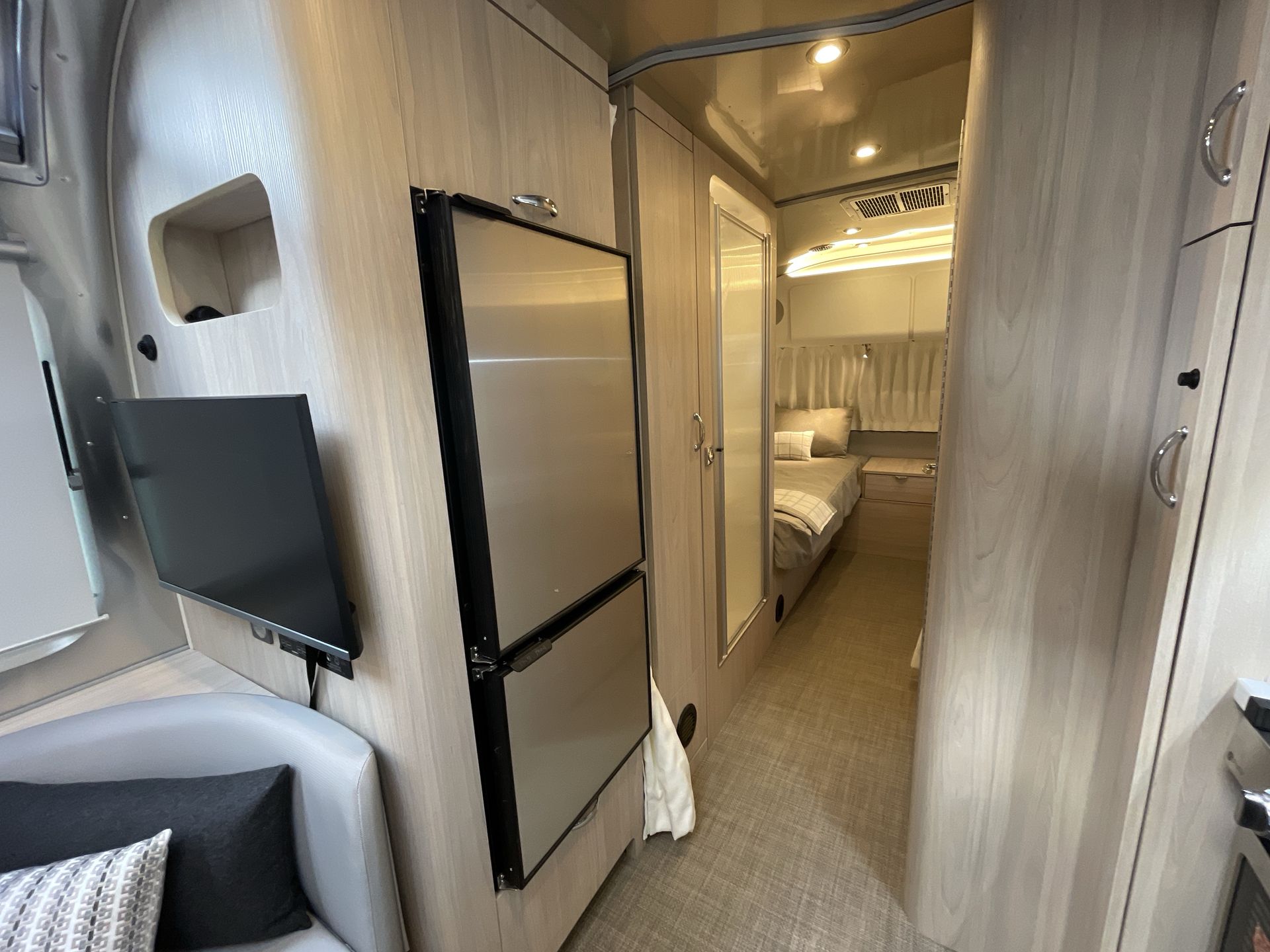 2026 Airstream 25FBQ Base