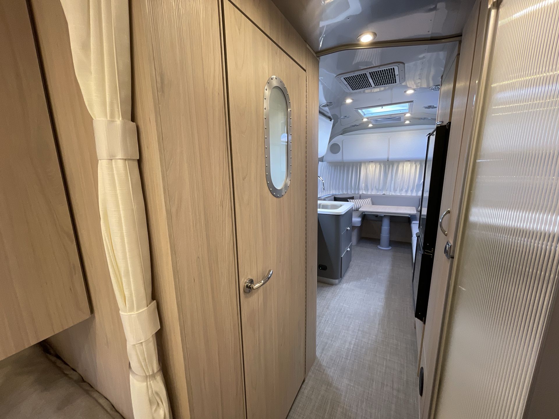 2026 Airstream 25FBQ Base