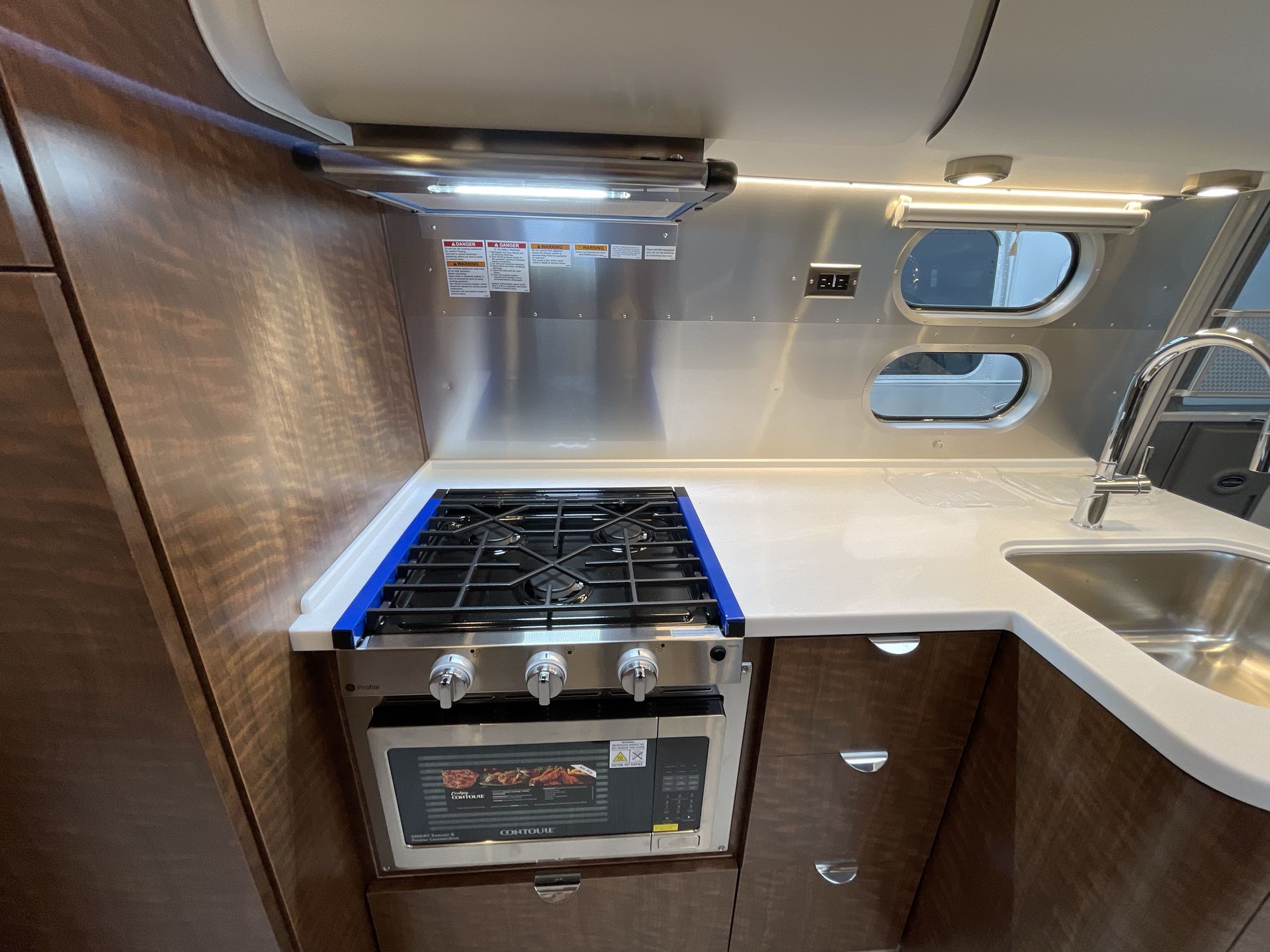 2026 Airstream 27FBQ Base