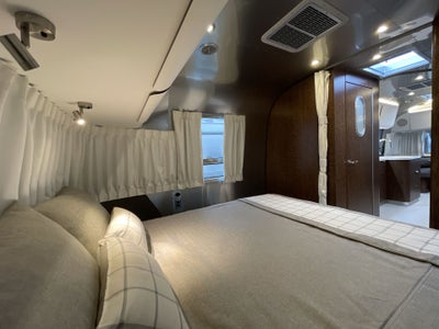 2026 Airstream 27FBQ Base