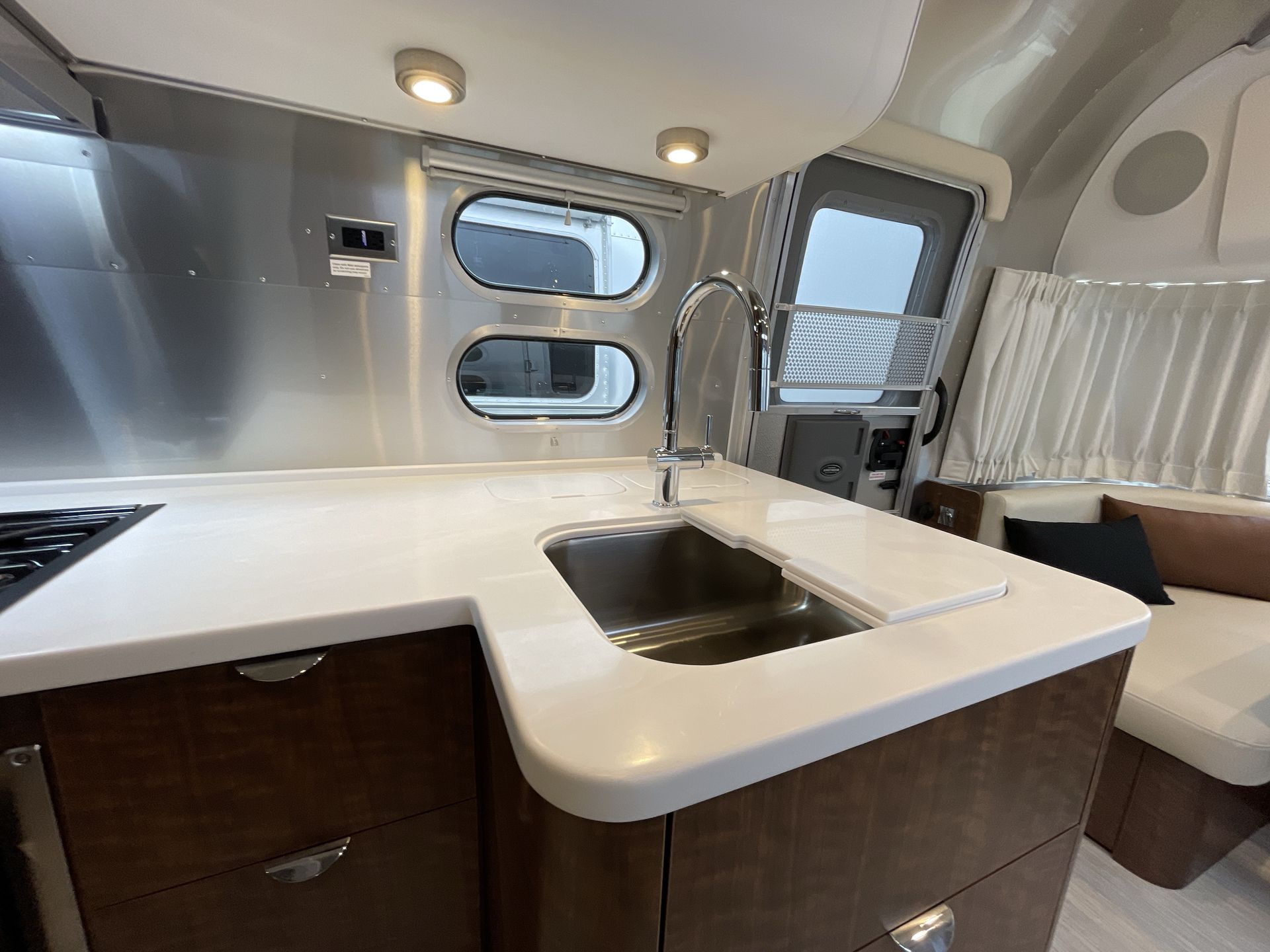 2026 Airstream 27FBT Base