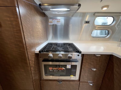 2026 Airstream 27FBT Base