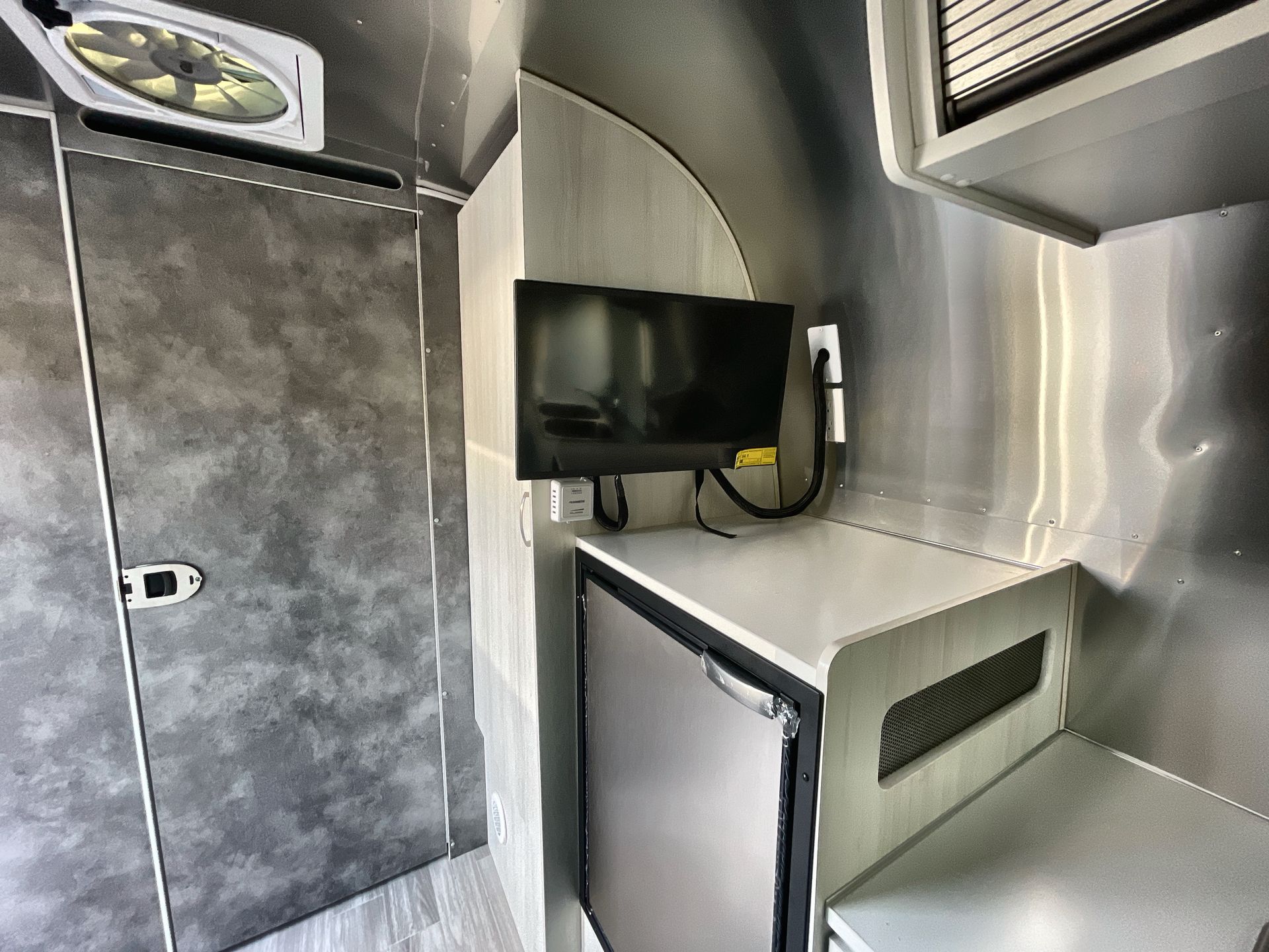 2026 Airstream 22FB Base