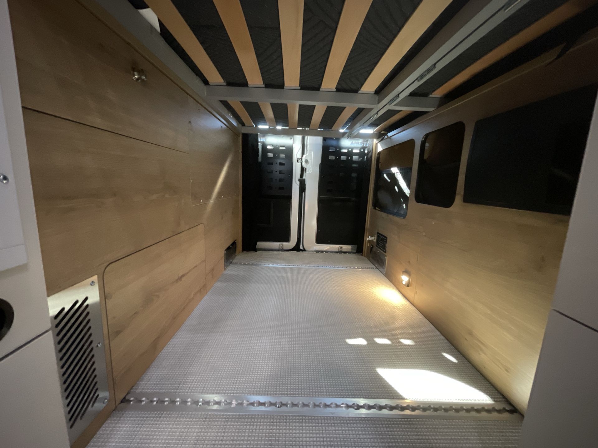 2026 Airstream Rangeline Base