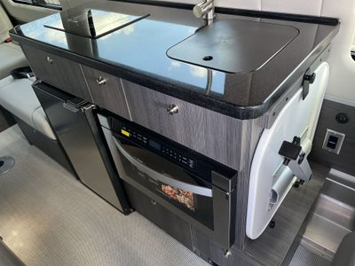 2026 Airstream 24GL 4x2 Passenger Base