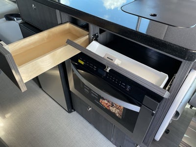 2026 Airstream 24GL 4x2 Passenger Base