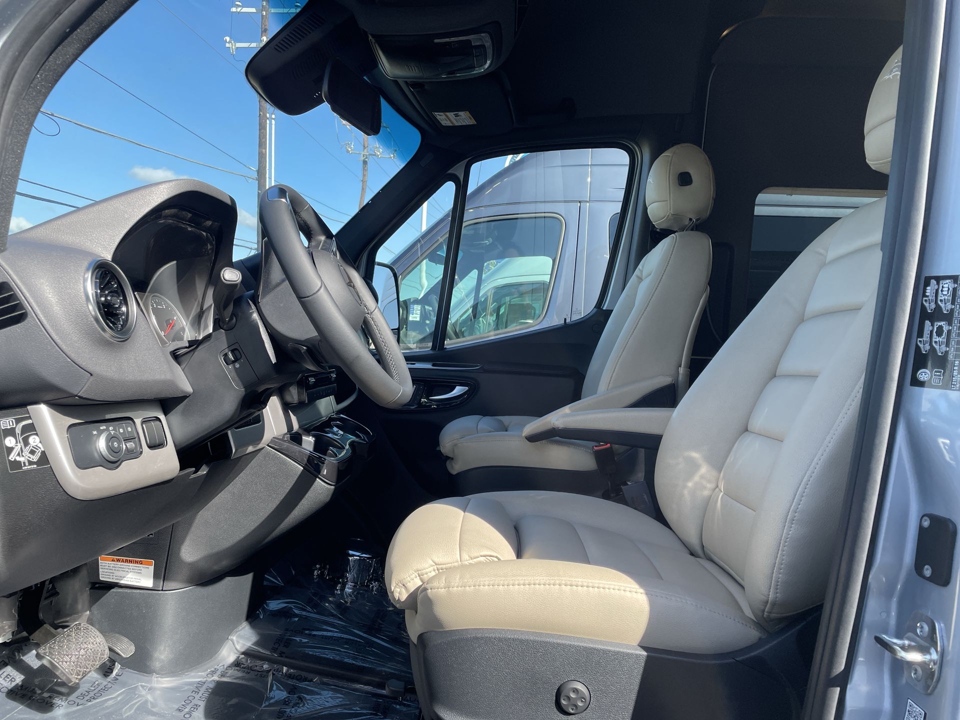 2026 Airstream 24GL Tommy Bahama Base