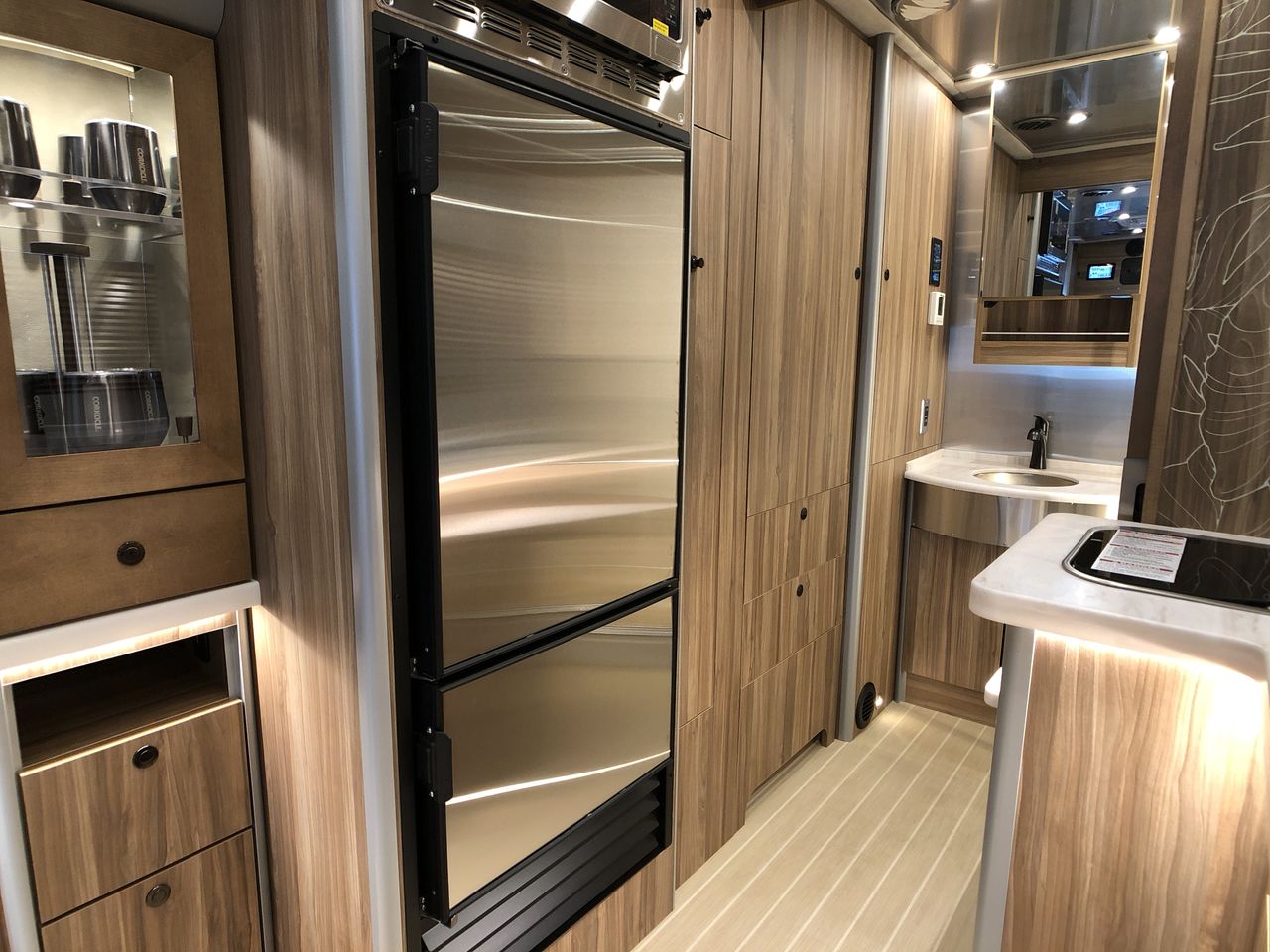 2026 Airstream Murphy Suite Tommy Bahama Base
